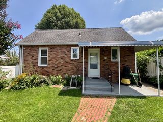 42 Bella Vista Avenue, Glen Head, NY 11542