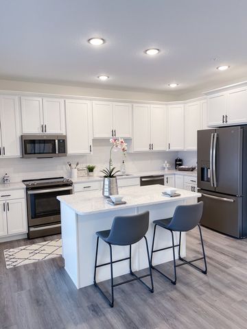 2592 Middle Road 103, Bettendorf, IA 52722