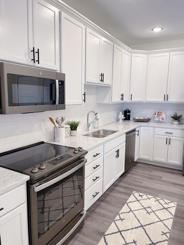 2592 Middle Road 103, Bettendorf, IA 52722