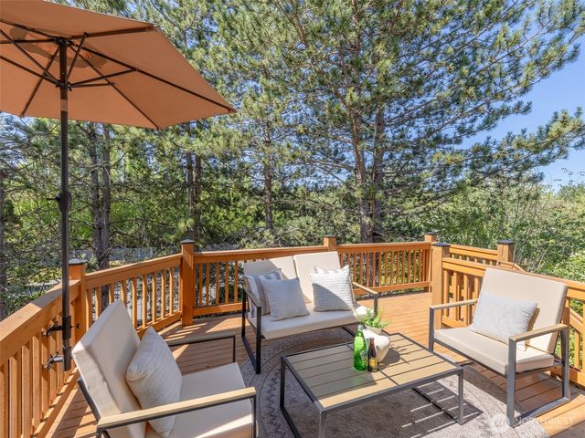 23901 SE 7th Lane, Sammamish, WA 98074