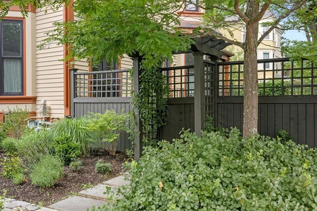 81 Garfield St 81, Cambridge, MA 02138