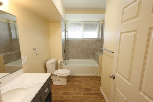 6157 W Belmont Avenue 1R, Chicago, IL 60634