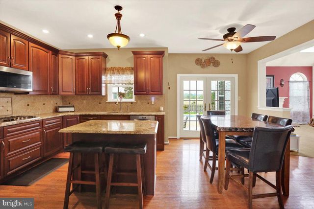 135 WALTER DR, Gilbertsville, PA 19525
