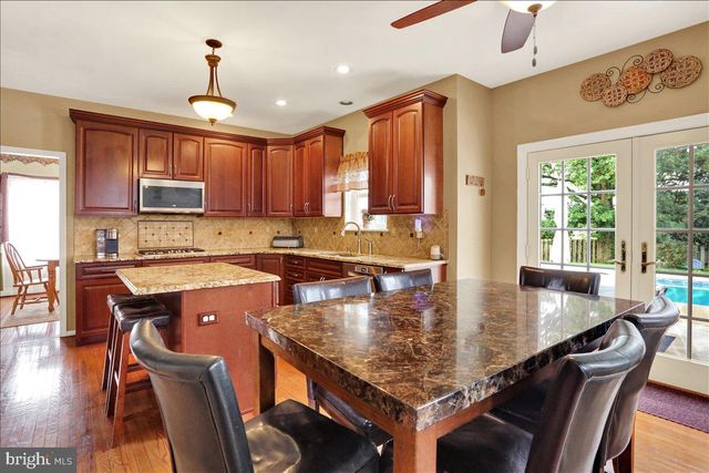 135 WALTER DR, Gilbertsville, PA 19525