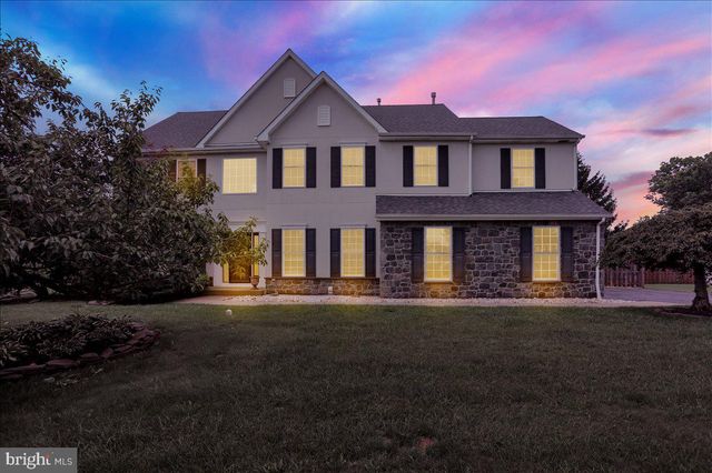 135 WALTER DR, Gilbertsville, PA 19525