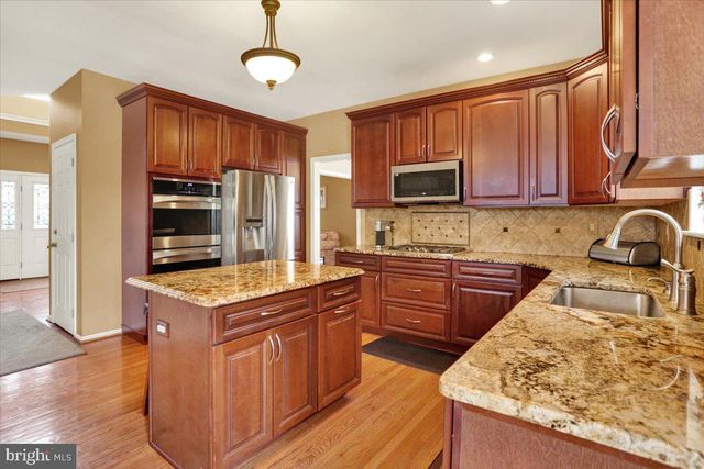 135 WALTER DR, Gilbertsville, PA 19525