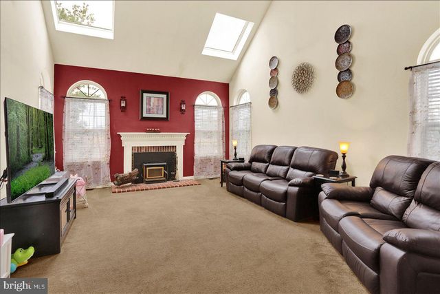 135 WALTER DR, Gilbertsville, PA 19525