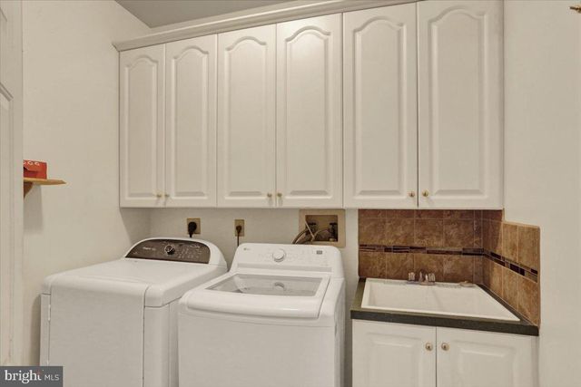 135 WALTER DR, Gilbertsville, PA 19525