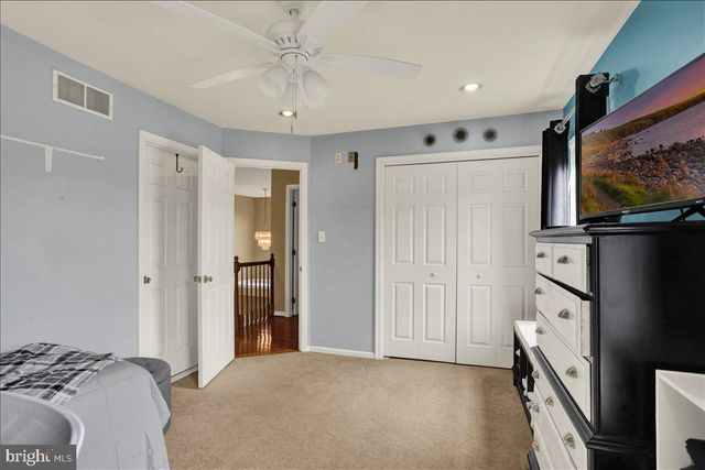 135 WALTER DR, Gilbertsville, PA 19525