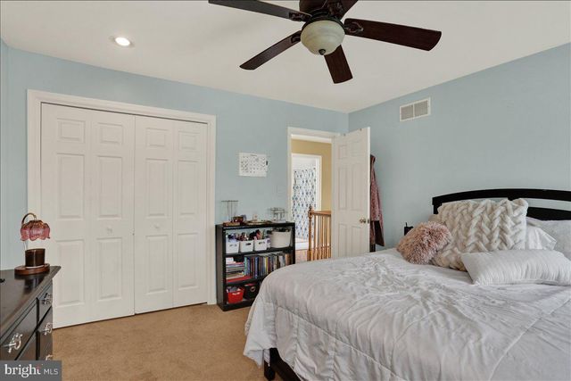 135 WALTER DR, Gilbertsville, PA 19525