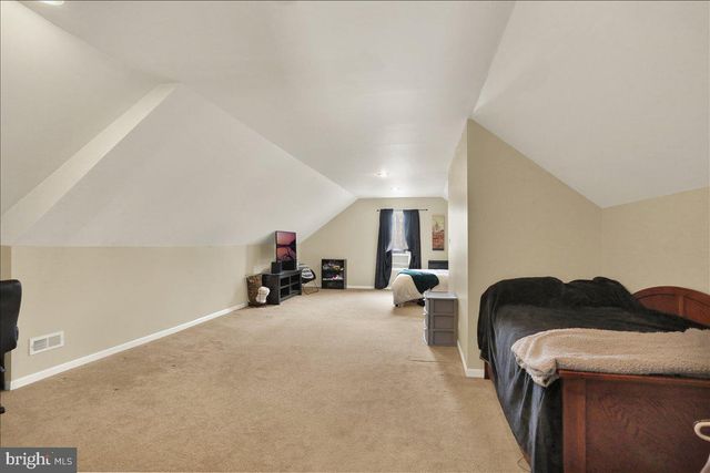 135 WALTER DR, Gilbertsville, PA 19525