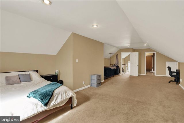 135 WALTER DR, Gilbertsville, PA 19525