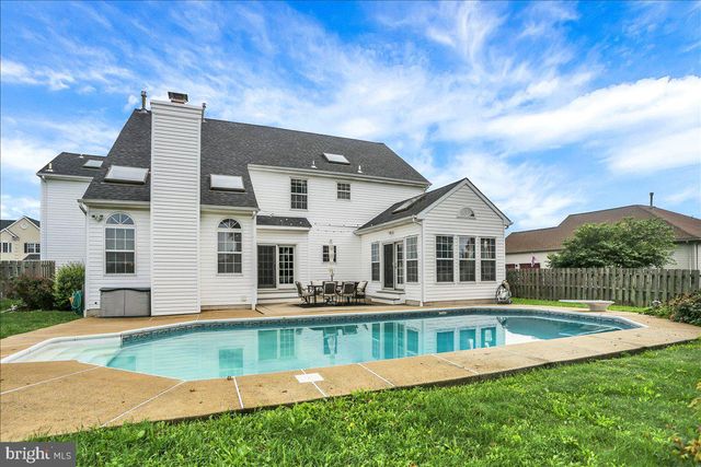 135 WALTER DR, Gilbertsville, PA 19525