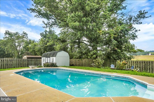 135 WALTER DR, Gilbertsville, PA 19525