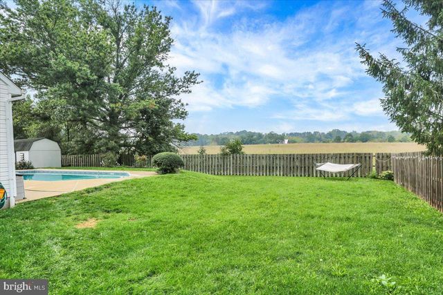 135 WALTER DR, Gilbertsville, PA 19525
