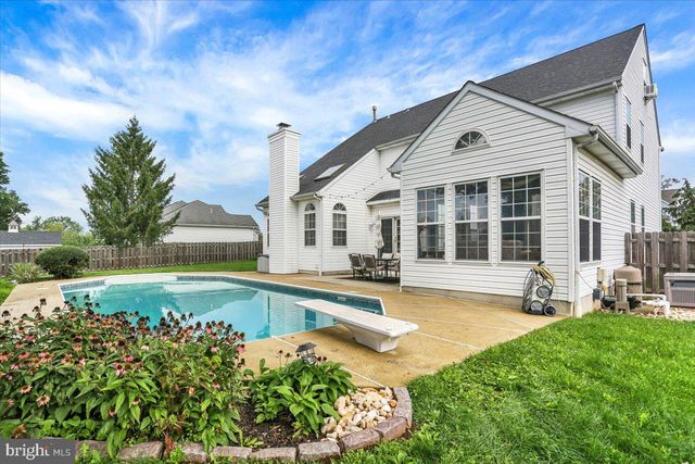 135 WALTER DR, Gilbertsville, PA 19525