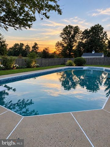 135 WALTER DR, Gilbertsville, PA 19525