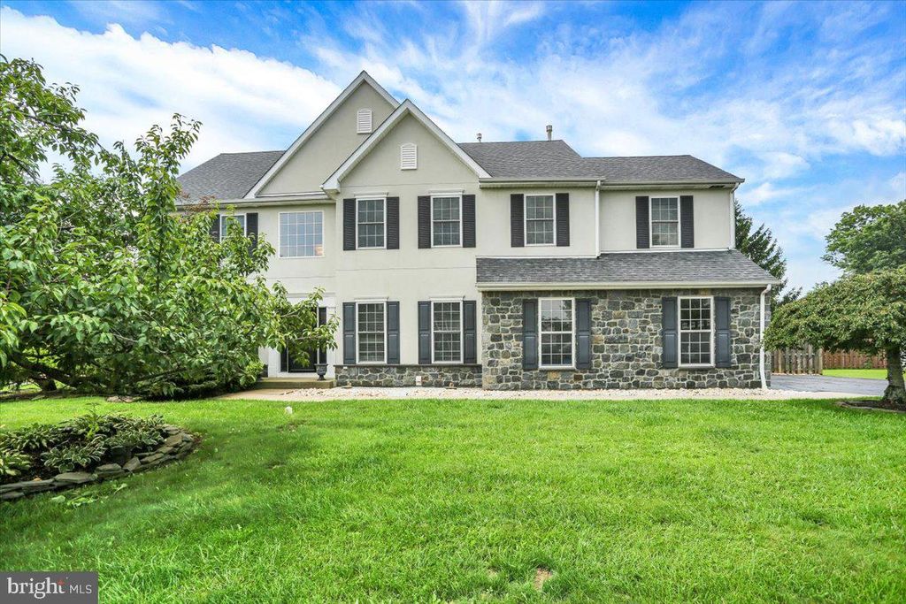 135 WALTER DR, GILBERTSVILLE, PA 19525 — photo 2