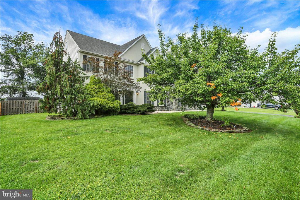 135 WALTER DR, GILBERTSVILLE, PA 19525 — photo 4
