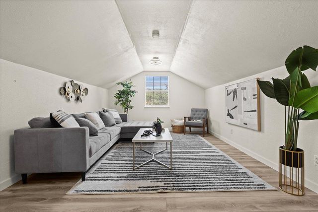 310 Saddle Blanket DR, Dripping Springs, TX 78620