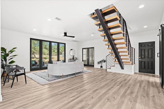 310 Saddle Blanket DR, Dripping Springs, TX 78620