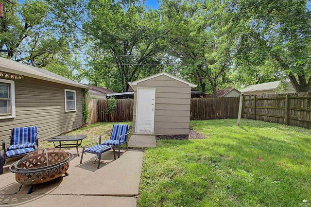 2224 Green Ave., Manhattan, KS 66502