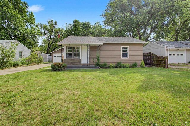 2224 Green Ave., Manhattan, KS 66502