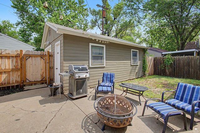 2224 Green Ave., Manhattan, KS 66502