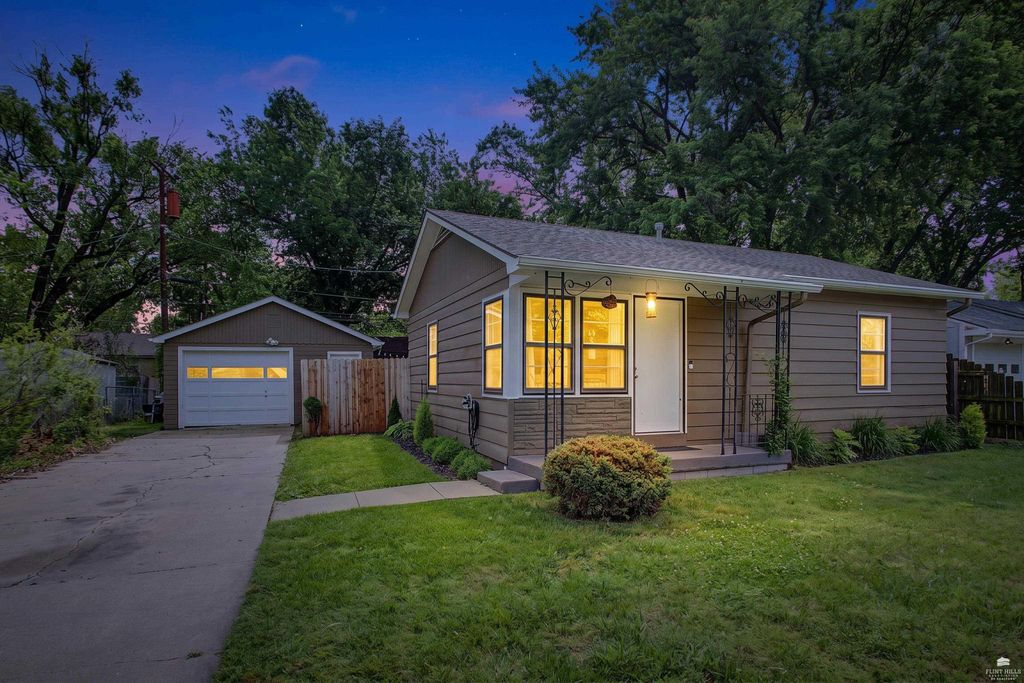 2224 Green Ave., Manhattan, KS 66502