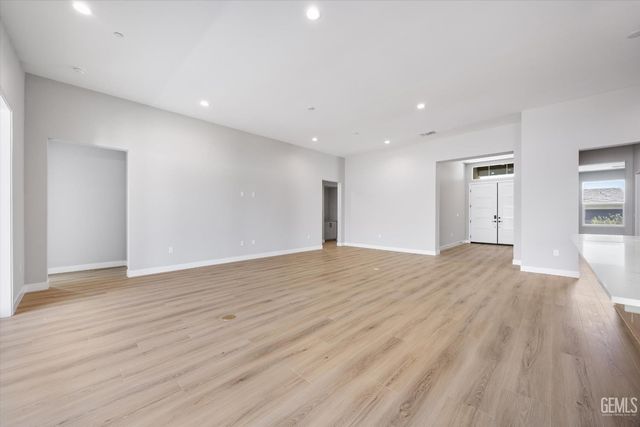 7103 Gladeview Lane, Bakersfield, CA 93314