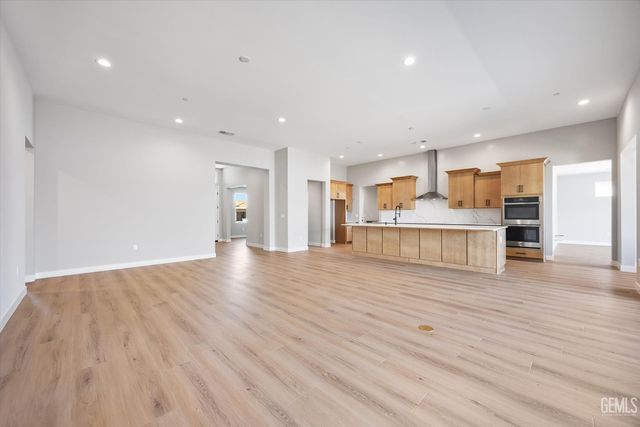 7103 Gladeview Lane, Bakersfield, CA 93314