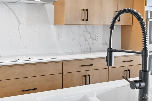 7103 Gladeview Lane, Bakersfield, CA 93314