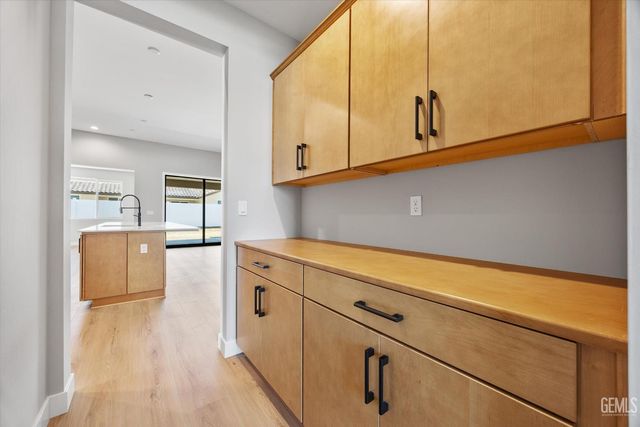 7103 Gladeview Lane, Bakersfield, CA 93314