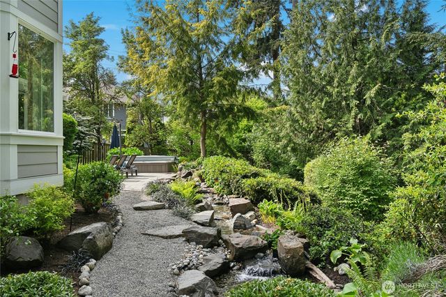 10806 SE 16th Street, Bellevue, WA 98004