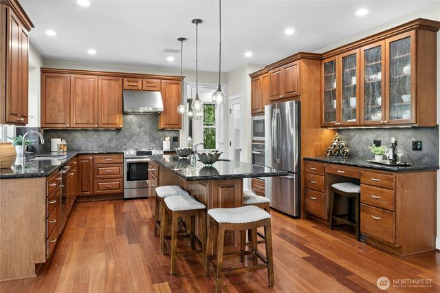 10806 SE 16th Street, Bellevue, WA 98004