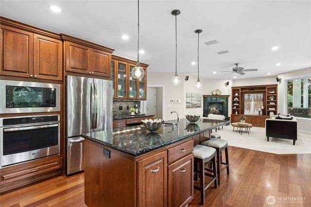 10806 SE 16th Street, Bellevue, WA 98004