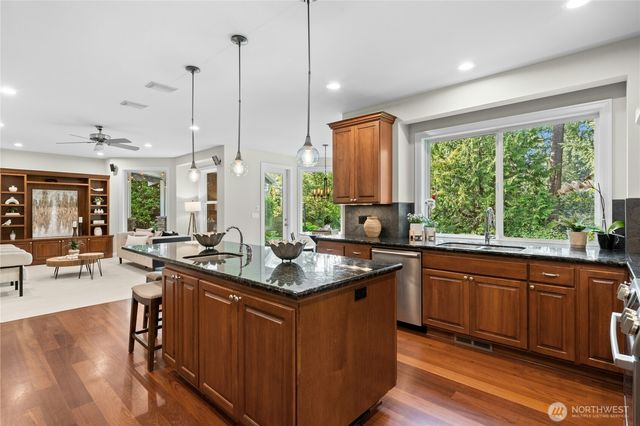 10806 SE 16th Street, Bellevue, WA 98004