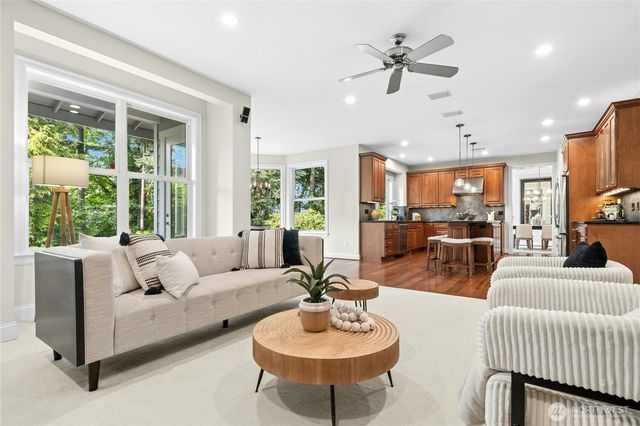 10806 SE 16th Street, Bellevue, WA 98004