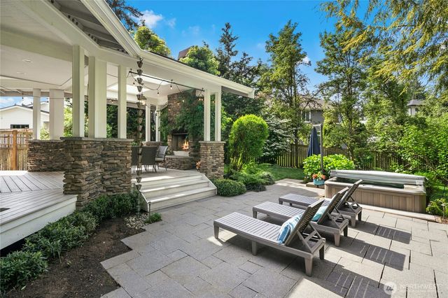 10806 SE 16th Street, Bellevue, WA 98004