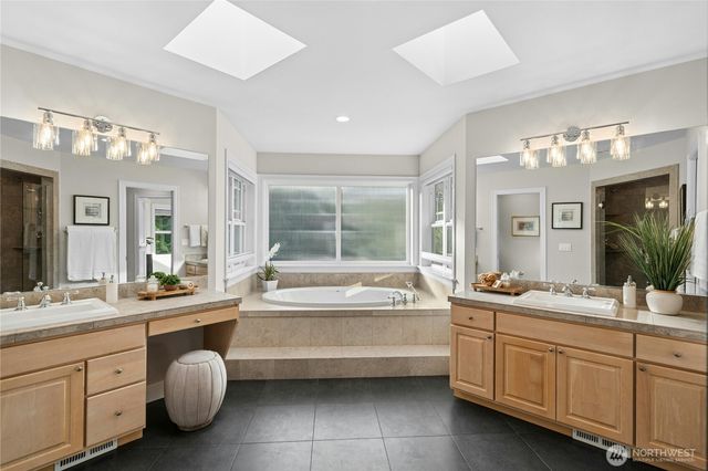 10806 SE 16th Street, Bellevue, WA 98004