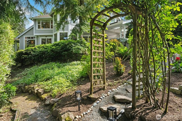 10806 SE 16th Street, Bellevue, WA 98004