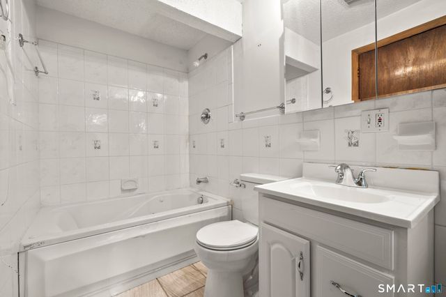 14 Briar Lane, Bloomfield, CT 06002