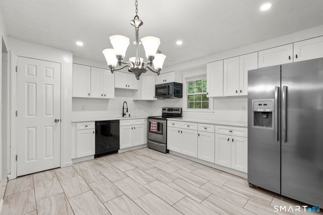 14 Briar Lane, Bloomfield, CT 06002