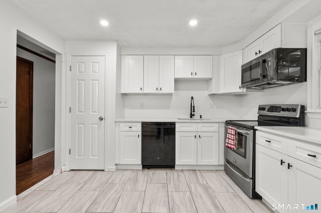 14 Briar Lane, Bloomfield, CT 06002