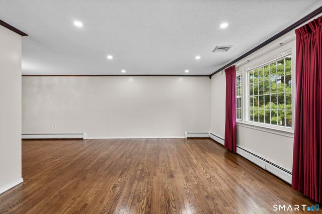 14 Briar Lane, Bloomfield, CT 06002