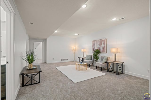 5511 SW Timber Ridge LN, Topeka, KS 66610
