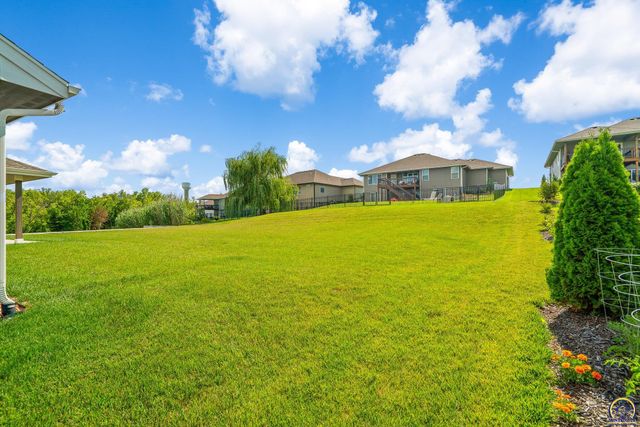 5511 SW Timber Ridge LN, Topeka, KS 66610