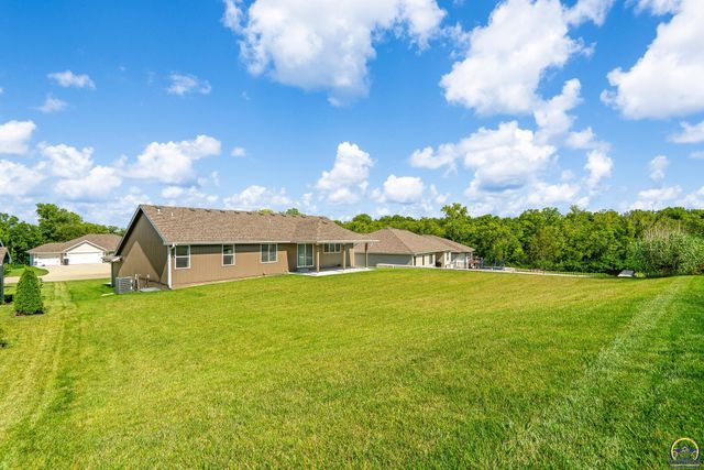 5511 SW Timber Ridge LN, Topeka, KS 66610