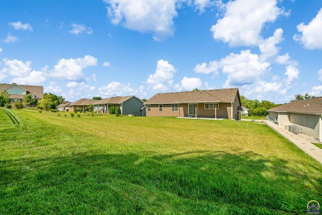 5511 SW Timber Ridge LN, Topeka, KS 66610