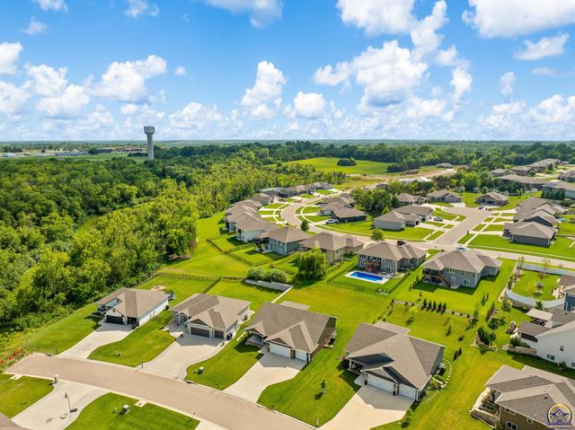5511 SW Timber Ridge LN, Topeka, KS 66610
